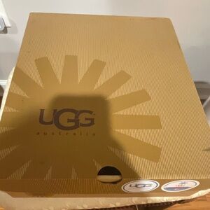 UGG Winter boots size 6. Only worn once. Runs a little small.